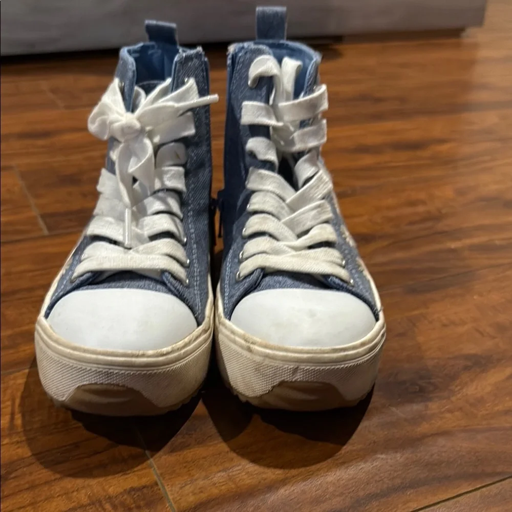 Blue High-Top Sneakers with White Floral Design - Picture 4 of 6